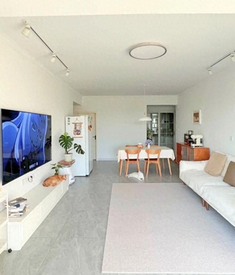 女子晒出“家徒四壁”简约新家，不花哨很干净，真是越简单越幸福 - 今日头条