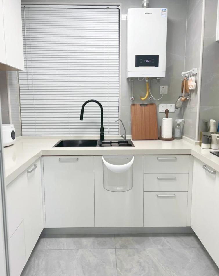 女子晒出“家徒四壁”简约新家，不花哨很干净，真是越简单越幸福 - 家居知识