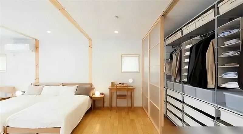 日本衣帽间太有看头！一块搁板都不用却收拾的很整洁？看完想拆家 - 家居知识