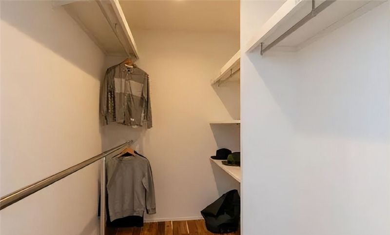 日本衣帽间太有看头！一块搁板都不用却收拾的很整洁？看完想拆家 - 家居知识