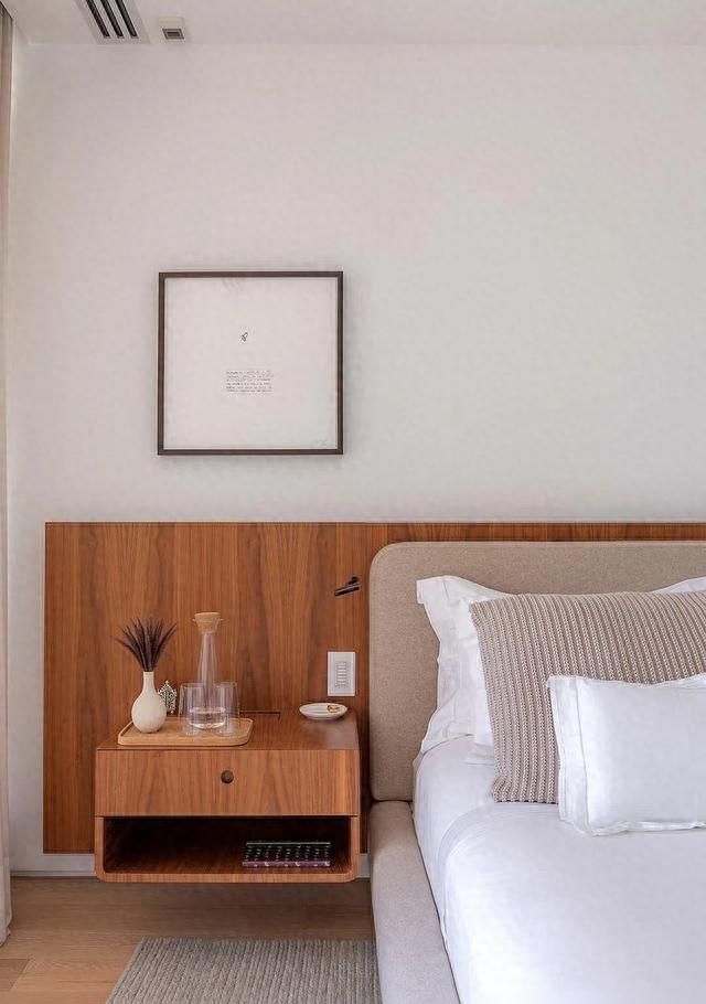 年轻人装修不装床头柜？体验后才知道：老传统的才更实用！ - 家居知识