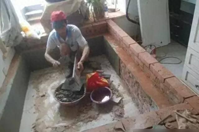 老公花500砖砌个榻榻米，网友热评：这不就是东北的热炕头吗？ - 家居知识