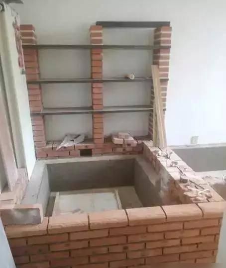 老公花500砖砌个榻榻米，网友热评：这不就是东北的热炕头吗？ - 家居知识