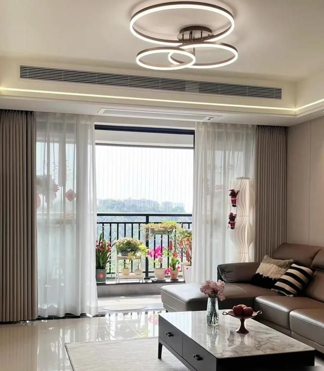 浙江一女主晒出150㎡轻奢风的家，全屋干净明亮，那叫一个高级 - 家居知识