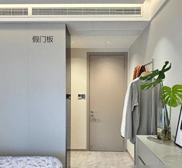 16㎡卧室巧用L形衣柜隔出步入式衣帽间，空间利用率翻倍