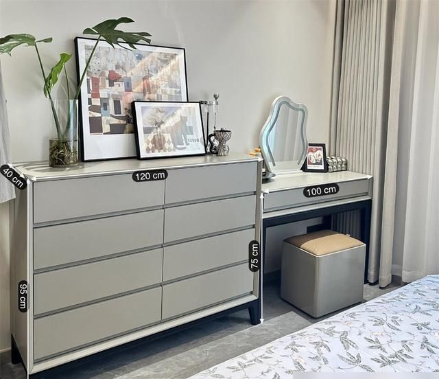 16㎡卧室太大怎么装修？“L形衣柜”一分为二，切出步入式衣帽间 - 家居知识