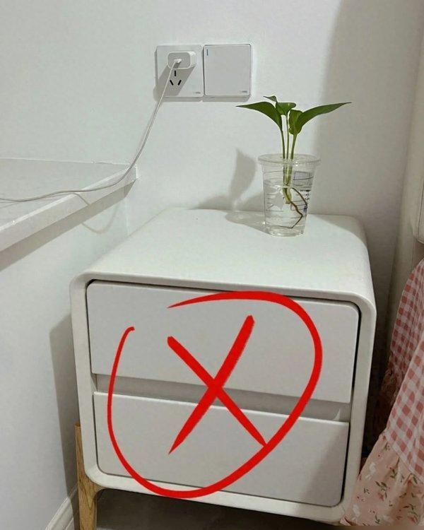 “床头柜”已逐渐退出中国家庭！看看年轻人的新型做法，美观实用 - 家居知识