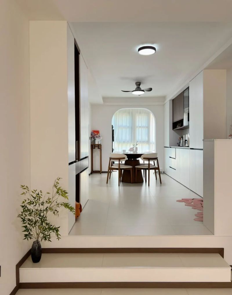 137㎡复古简约风，适配现代空间留白 ，又维持现代风格的空气感！ - 家居知识