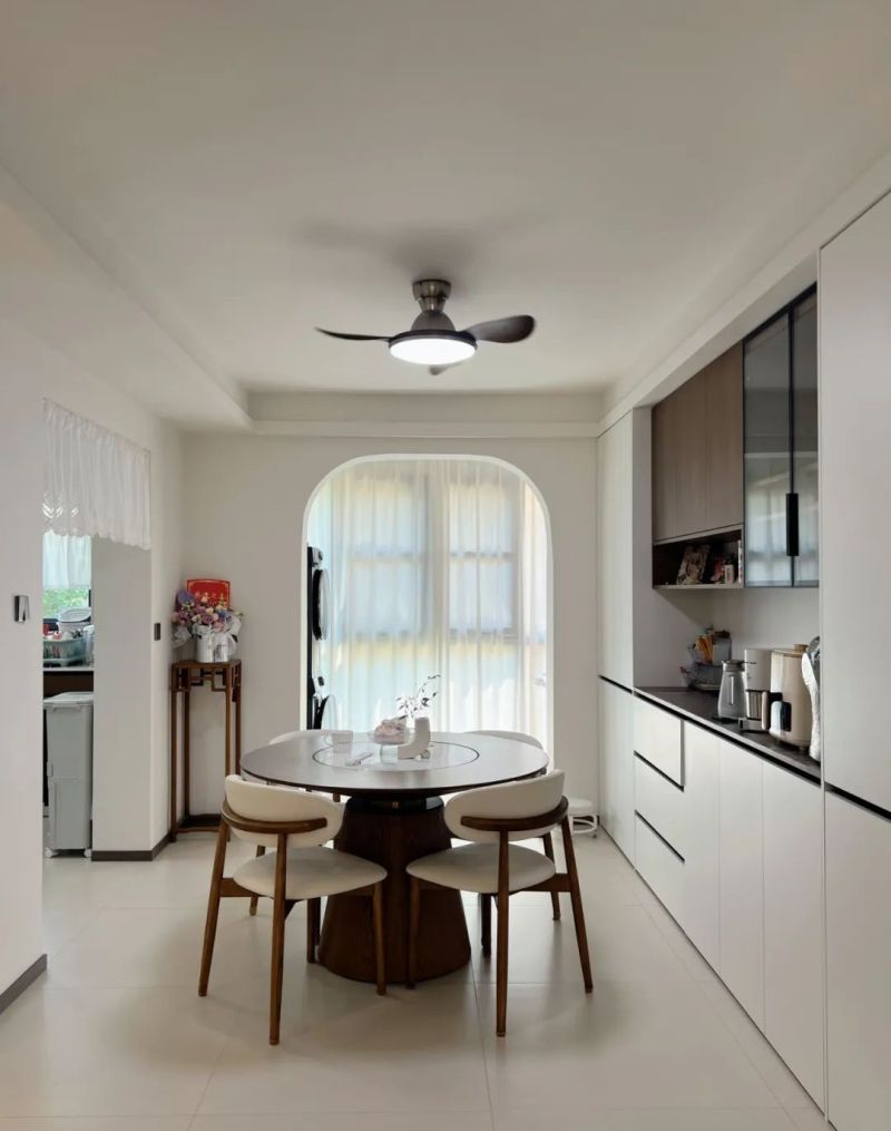 137㎡复古简约风，适配现代空间留白 ，又维持现代风格的空气感！ - 家居知识