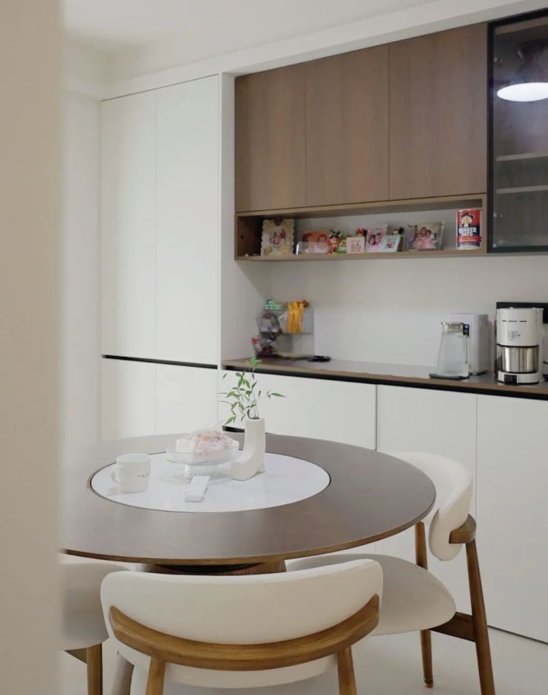 137㎡复古简约风，适配现代空间留白 ，又维持现代风格的空气感！ - 家居知识