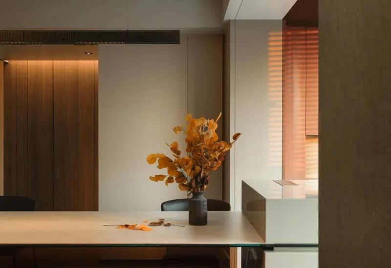 私宅设计：暖调极简主义，大地色系唤醒家的治愈力 - 家居知识