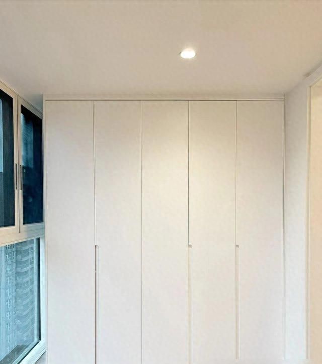 定制衣柜颜值差距大？柜门布局才是关键，别只盯着一门到顶！