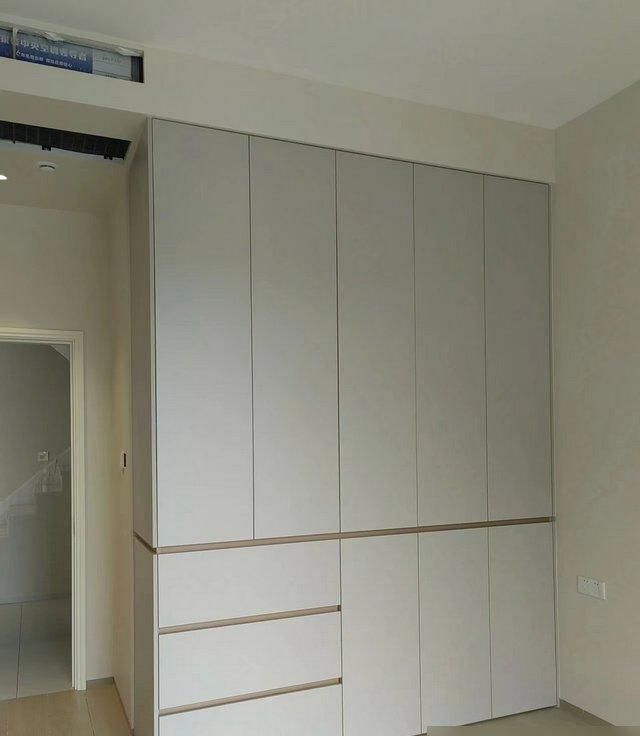 定制衣柜为啥颜值差距这么大？柜门布局是关键，别光盯着一门到顶 - 家居知识