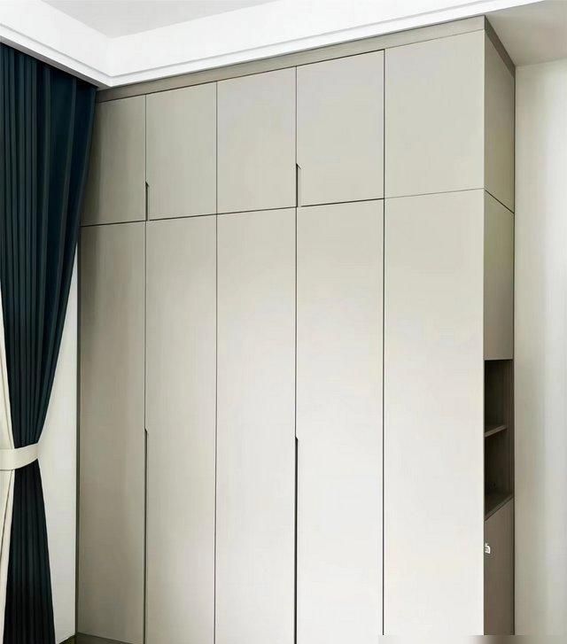 定制衣柜为啥颜值差距这么大？柜门布局是关键，别光盯着一门到顶 - 家居知识