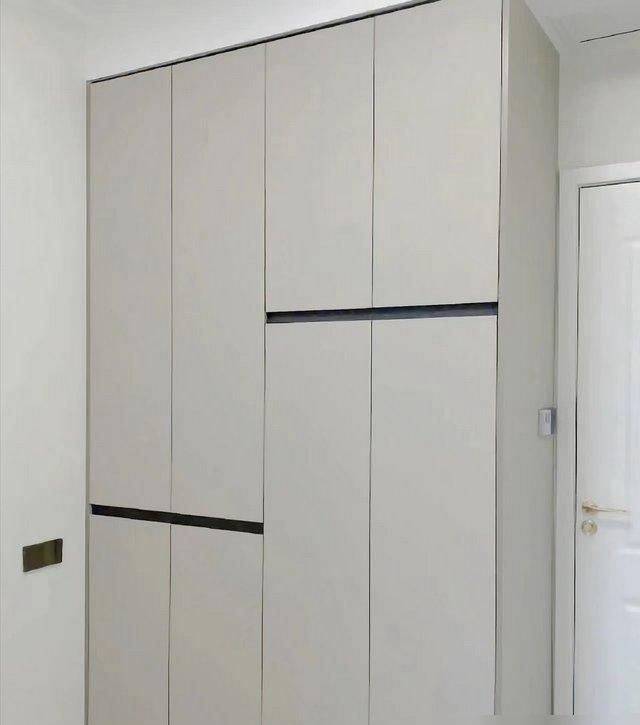 定制衣柜为啥颜值差距这么大？柜门布局是关键，别光盯着一门到顶 - 家居知识