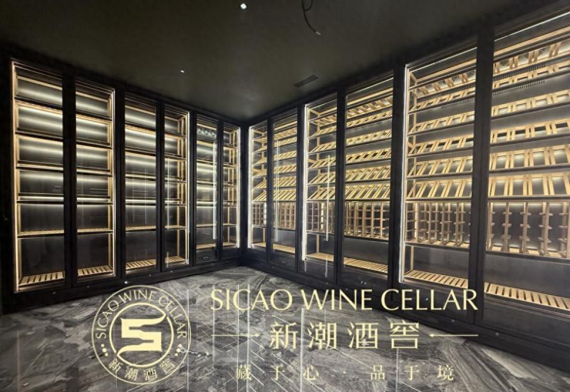 新朝定制三面围合酒柜落地，定义别墅储酒新标准