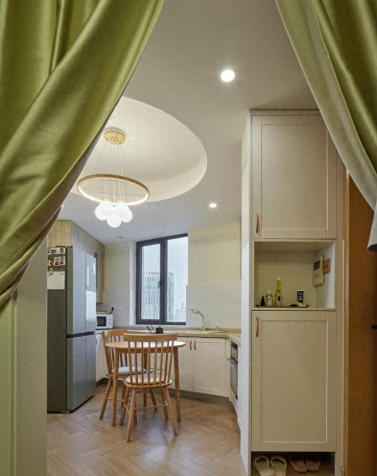 小户型客厅巧变衣帽间？她逆向布局省出10㎡空间