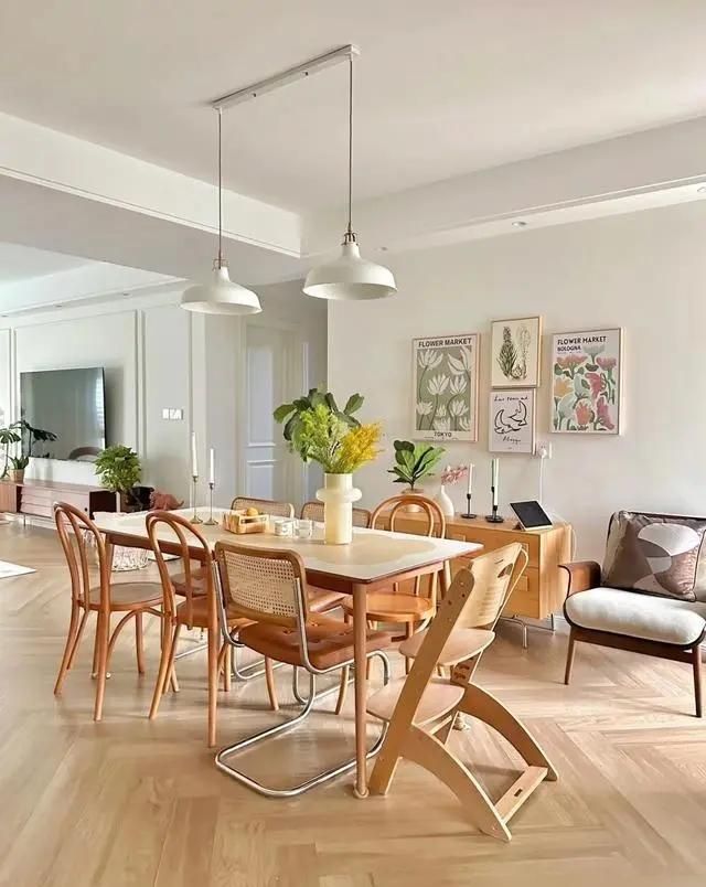 浙江一43岁阿姨的新家，因“原木风”家装而走红，客厅家具太抢眼 - 家居知识