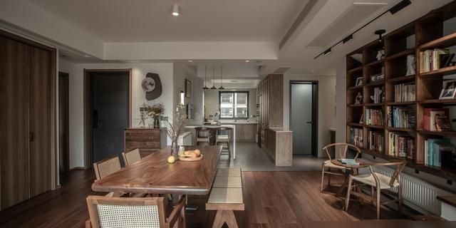 看完她家，发现去客厅设计是真的爽，加上原木侘寂风，幽静又放松 - 家居知识