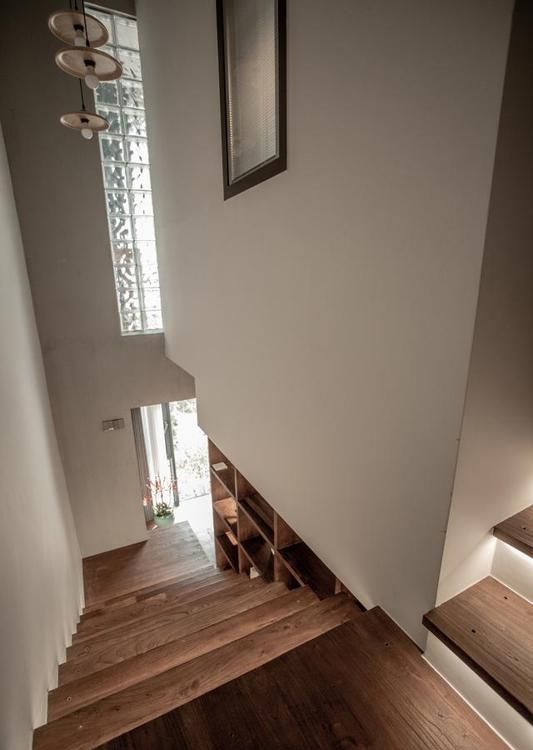 看完她家，发现去客厅设计是真的爽，加上原木侘寂风，幽静又放松 - 家居知识