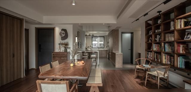 看完她家，发现去客厅设计是真的爽，加上原木侘寂风，幽静又放松 - 家居知识