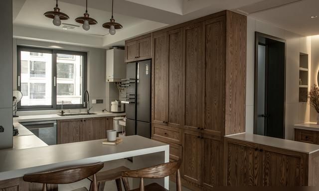 看完她家，发现去客厅设计是真的爽，加上原木侘寂风，幽静又放松 - 家居知识