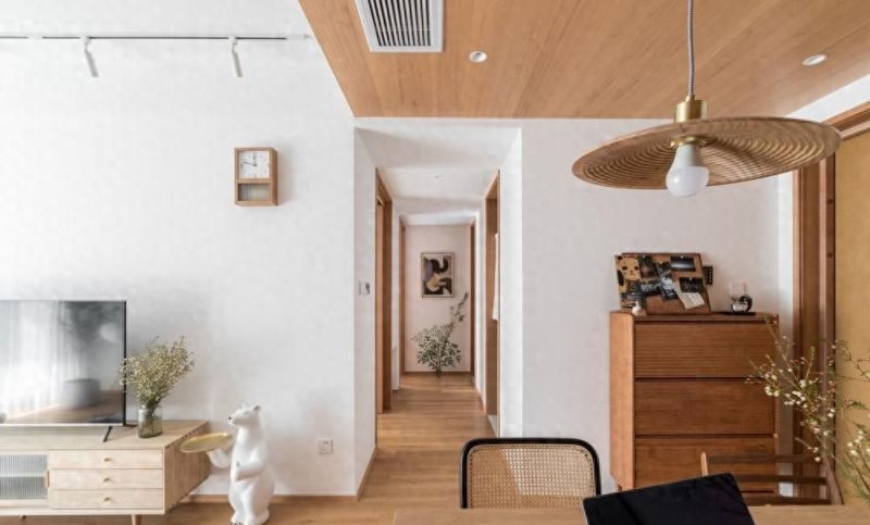 89㎡日式极简家，白墙原木的治愈美学，解锁年轻人生活智慧