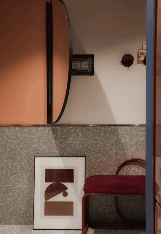 她家玄关放个柜子，酒柜、冰箱、大餐桌、吧台，全解决了！ - 家居知识