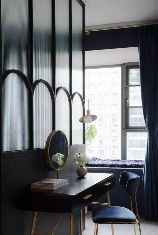 她家玄关放个柜子，酒柜、冰箱、大餐桌、吧台，全解决了！ - 家居知识