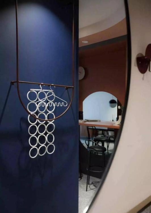 她家玄关放个柜子，酒柜、冰箱、大餐桌、吧台，全解决了！ - 家居知识