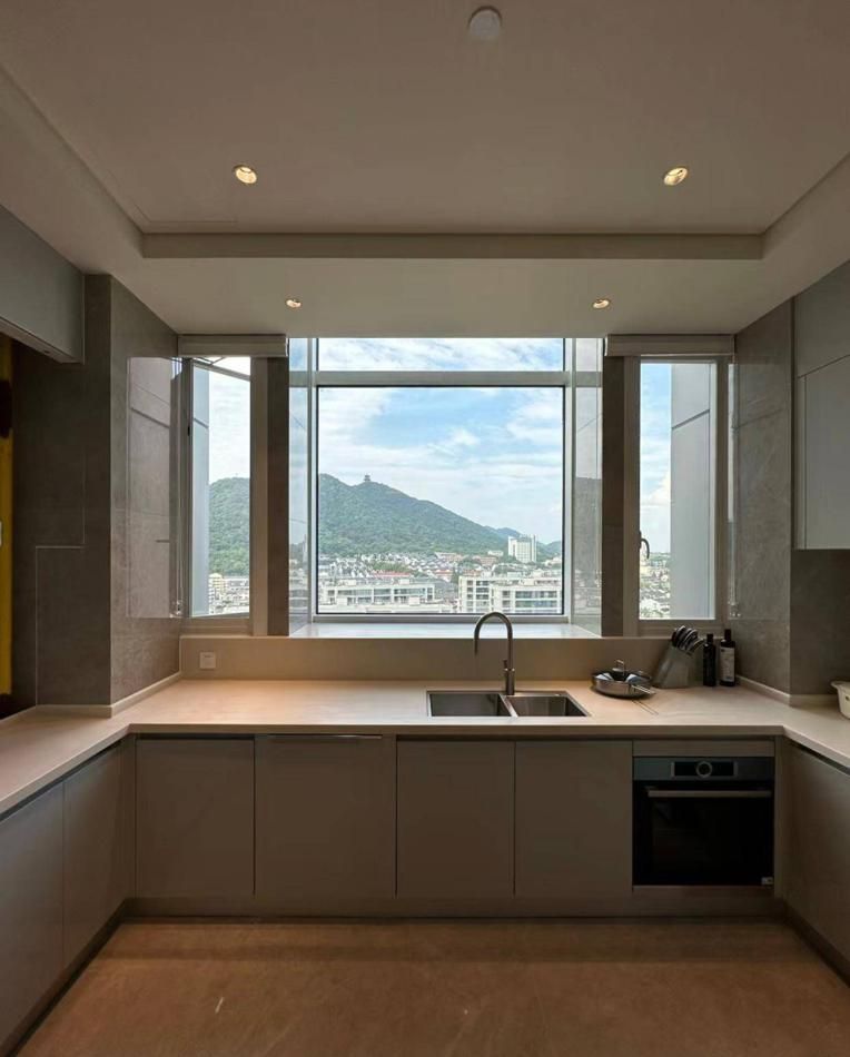 咖色系的现代简约风格，装修成这样，每天都想窝在家里 - 家居知识