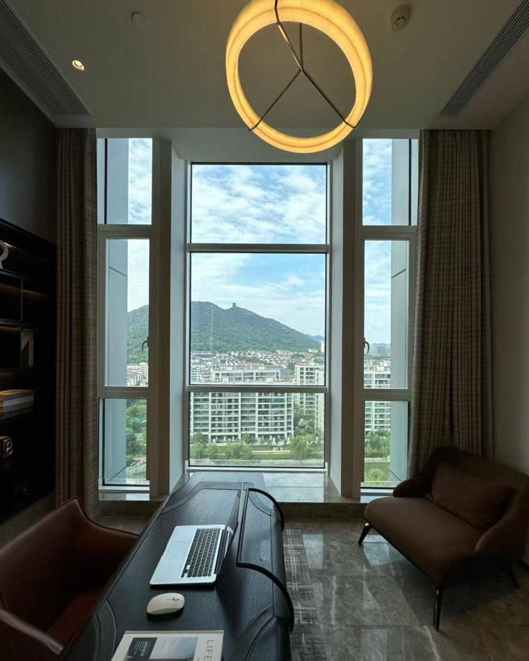 咖色系的现代简约风格，装修成这样，每天都想窝在家里 - 家居知识