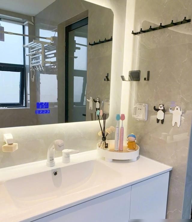 受邀参观了邻居的新家，现代轻奢风的装修设计，处处流露着高级感 - 家居知识