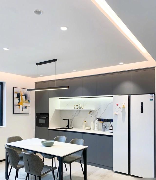 受邀参观了邻居的新家，现代轻奢风的装修设计，处处流露着高级感 - 家居知识