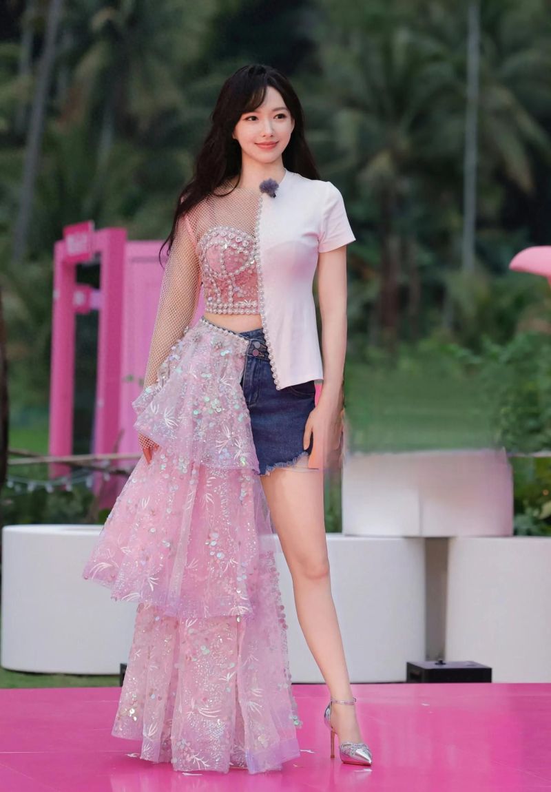 田园T台混搭VS室内简约风，解锁个性与松弛感的时尚碰撞