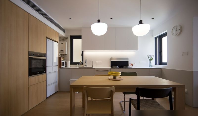 不装踢脚线，门窗套不要线条，看了她家，才知道极简原木风有多美 - 家居知识