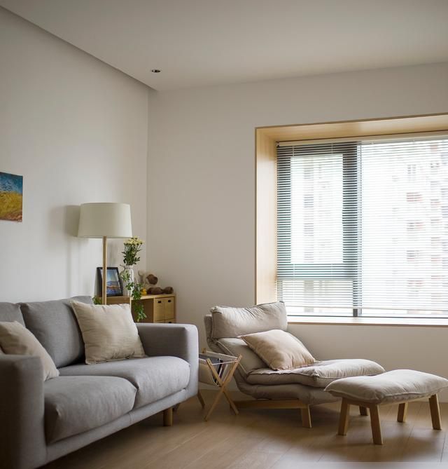 不装踢脚线，门窗套不要线条，看了她家，才知道极简原木风有多美 - 家居知识