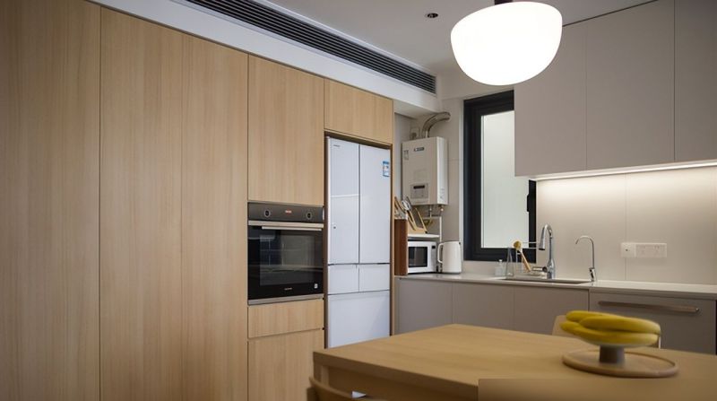 不装踢脚线，门窗套不要线条，看了她家，才知道极简原木风有多美 - 家居知识