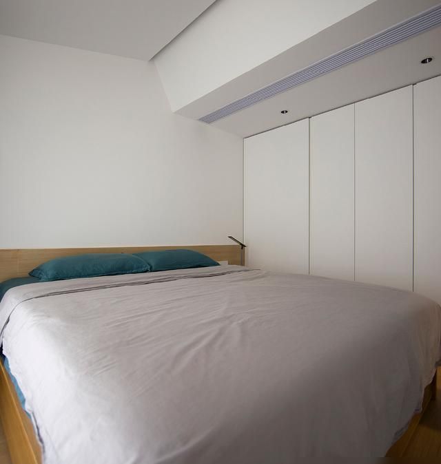 不装踢脚线，门窗套不要线条，看了她家，才知道极简原木风有多美 - 家居知识