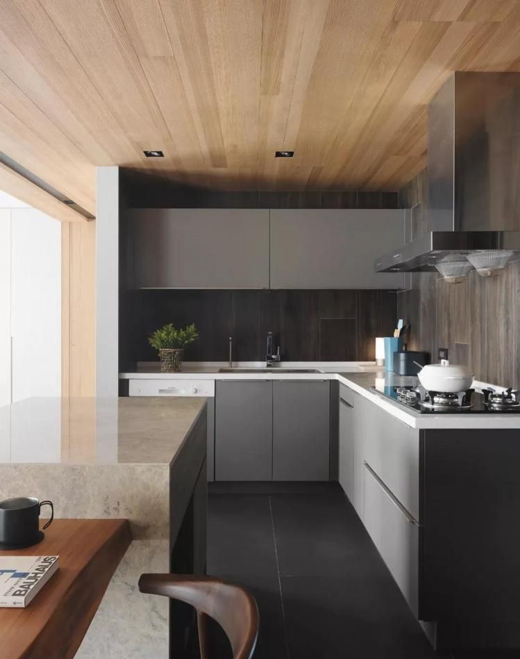 电视墙不会装别瞎装，学她家这么定制柜子，实用与颜值并存！晒晒 - 家居知识