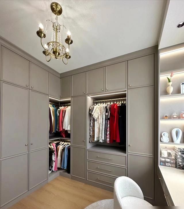 衣帽间是定制衣柜的升级，是家里女主人的最爱，注意这些不翻车 - 家居知识