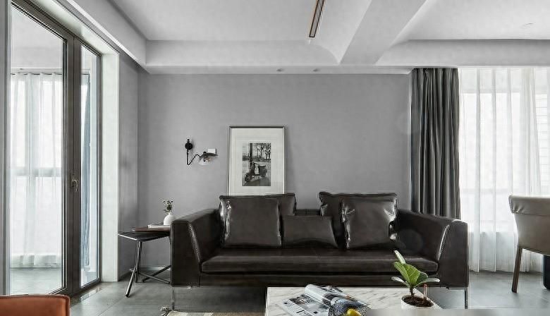 她家玄关巧设衣帽间，动线优化全屋简洁又明亮