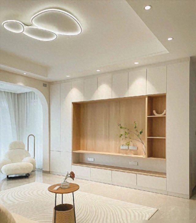 电视柜变身影音中心？定制实用方案让客厅焕新