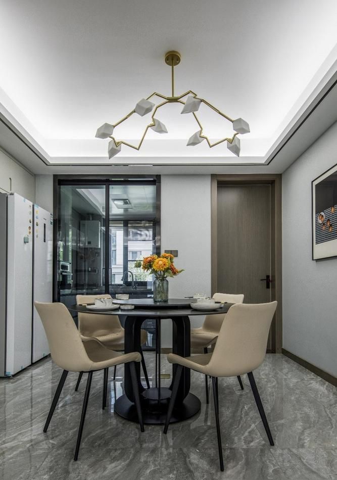 她家100㎡，装成轻奢风格精致华丽，配色优雅高级，成为小区典范 - 家居知识