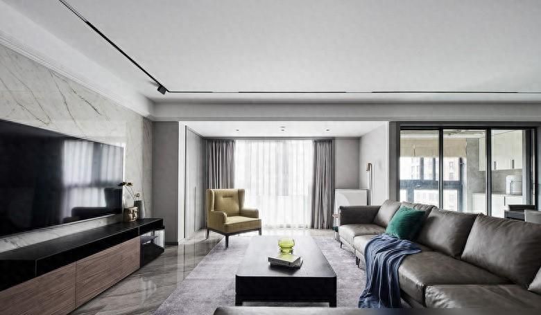 年轻人偏爱横厅设计，现代风格打造敞亮极简生活空间