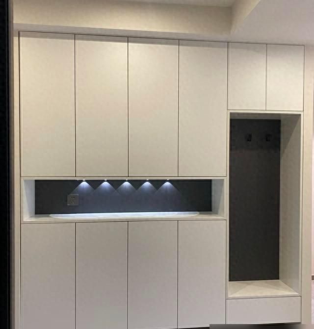 玄关柜设计全攻略，设计师没告诉你的实用技巧