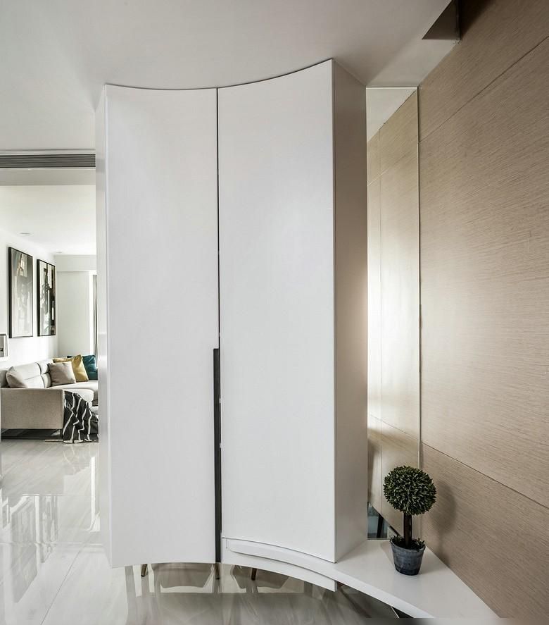 她在玄关造出弧形柜，独特设计令人称赞，全屋干净清爽，惊艳众人 - 家居知识