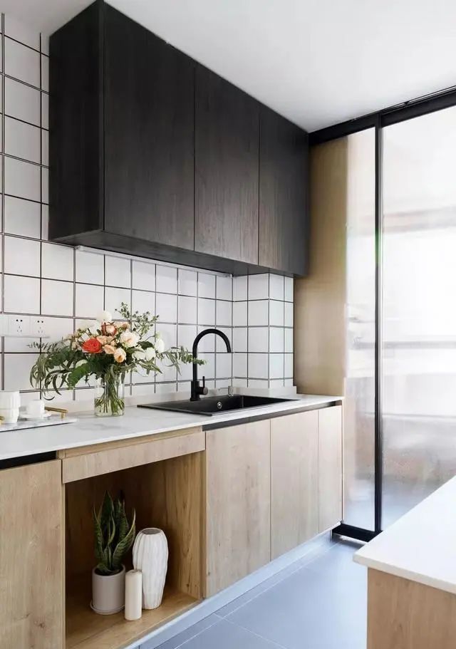 60㎡两居室小户型，阳台改榻榻米休闲区，次卧做书房，时尚又舒适 - 家居知识