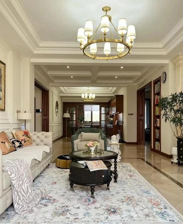 一阿姨晒出135平的家，装修那叫一个简约大气，太有品位了 - 家居知识