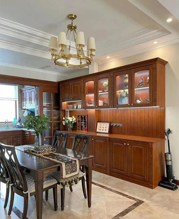 一阿姨晒出135平的家，装修那叫一个简约大气，太有品位了 - 家居知识